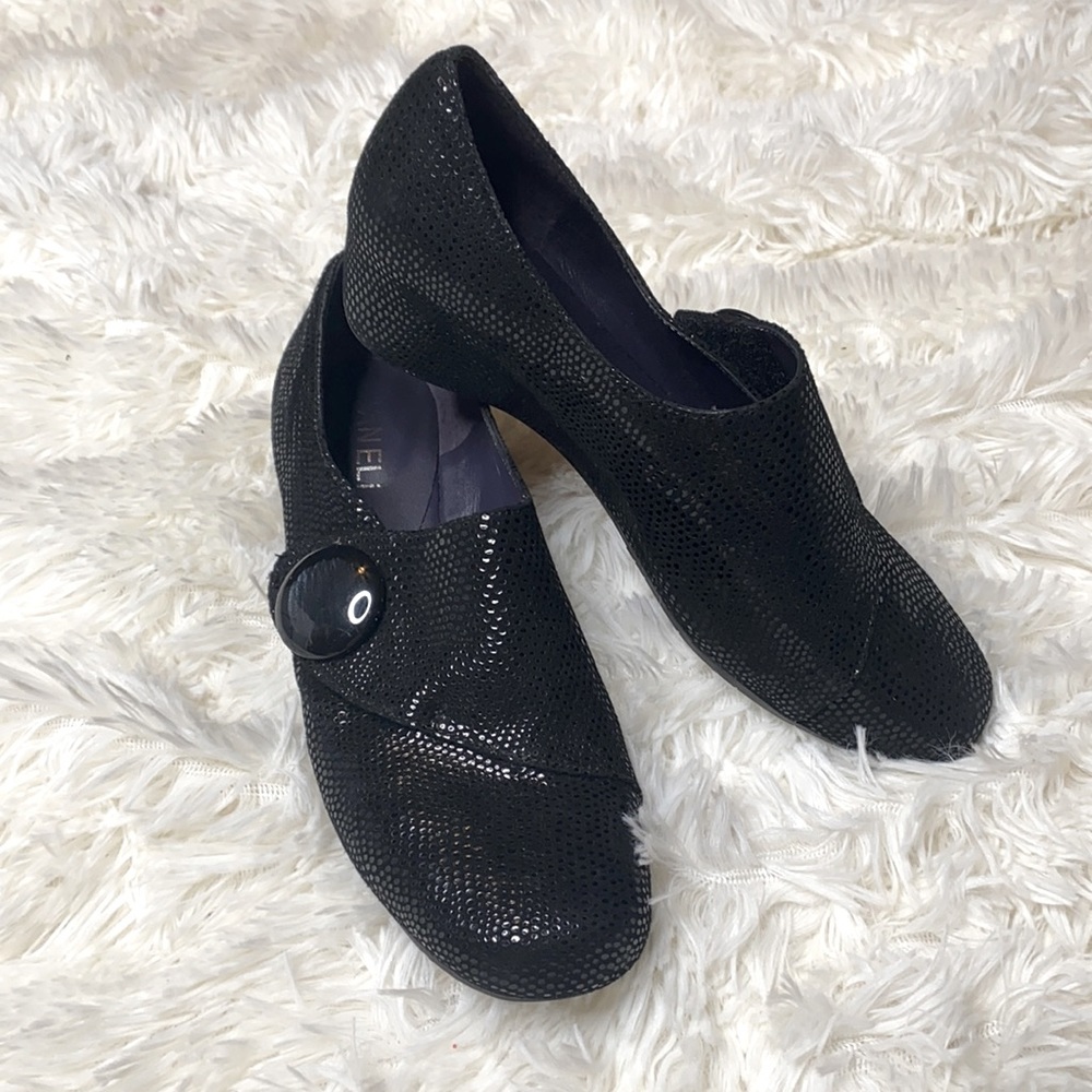 Vaneli Black Button Closed Toe Wedge Shoes Size 6.5